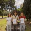 Foto de equipo delante de la Sagrada Familia. De izq. a der.: Ignacio Molins, Lucía Castán y Pablo Serrano