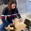 Arqueóloga de Unizar en un taller de talla prehistórica