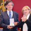 López Otín recibe la Medalla de Oro Cajal y aplaude la rectora Rosa Bolea