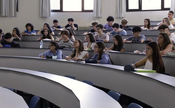 Estudiantes en el Curso 0 de Economía y Empresa (2024)