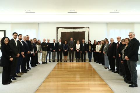 Alejandra Cortés, 4ª mujer por la izquierda 