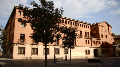 Edificio central de la Facultad de Ciencias de la Salud y del Deporte de Huesca