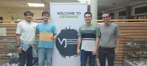 Foto de equipo en la Universidad de Ostrava. De izq. a der.: Ignacio Molins, Alejandro Castillo, Rafael Salazar y Pablo Serrano