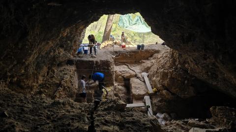 Interior de la cueva AGP5