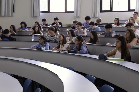 Estudiantes en el Curso 0 de Economía y Empresa (2024)