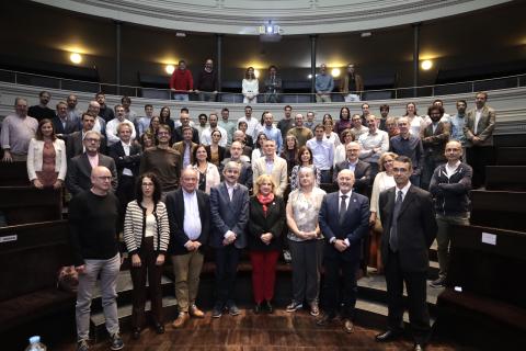 Foto de familia del nuevo IUI CAPA con la rectora 