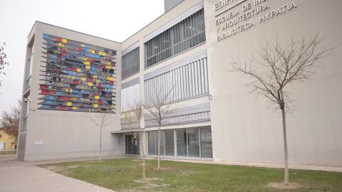 Fachada del edificio Betancourt con el mural