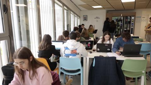 Sala polivalente Ebro en Campus Río Ebro