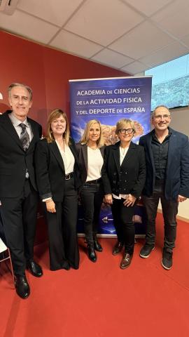 Javier Zaragoza y Charo Romero con otros integrantes de la Academia en el acto de Madrid